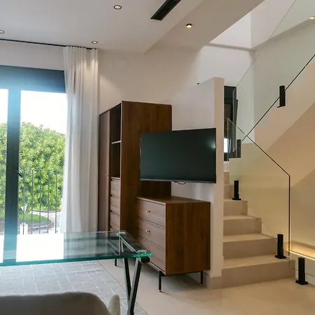 Abril Plaza Private Pool Apartment *