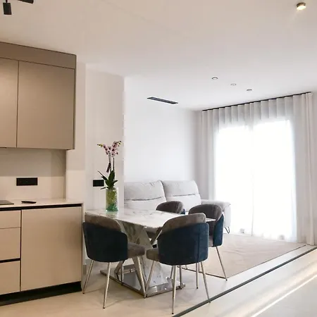 Apartment Abril Plaza Private Pool